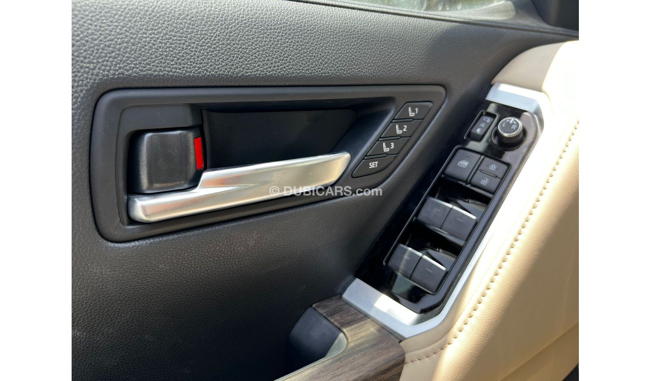 تويوتا لاند كروزر VXR 3.5L / Memory Seats / Radar / Back Seats Automatic / FULLY LOADED ( CODE # 3166)