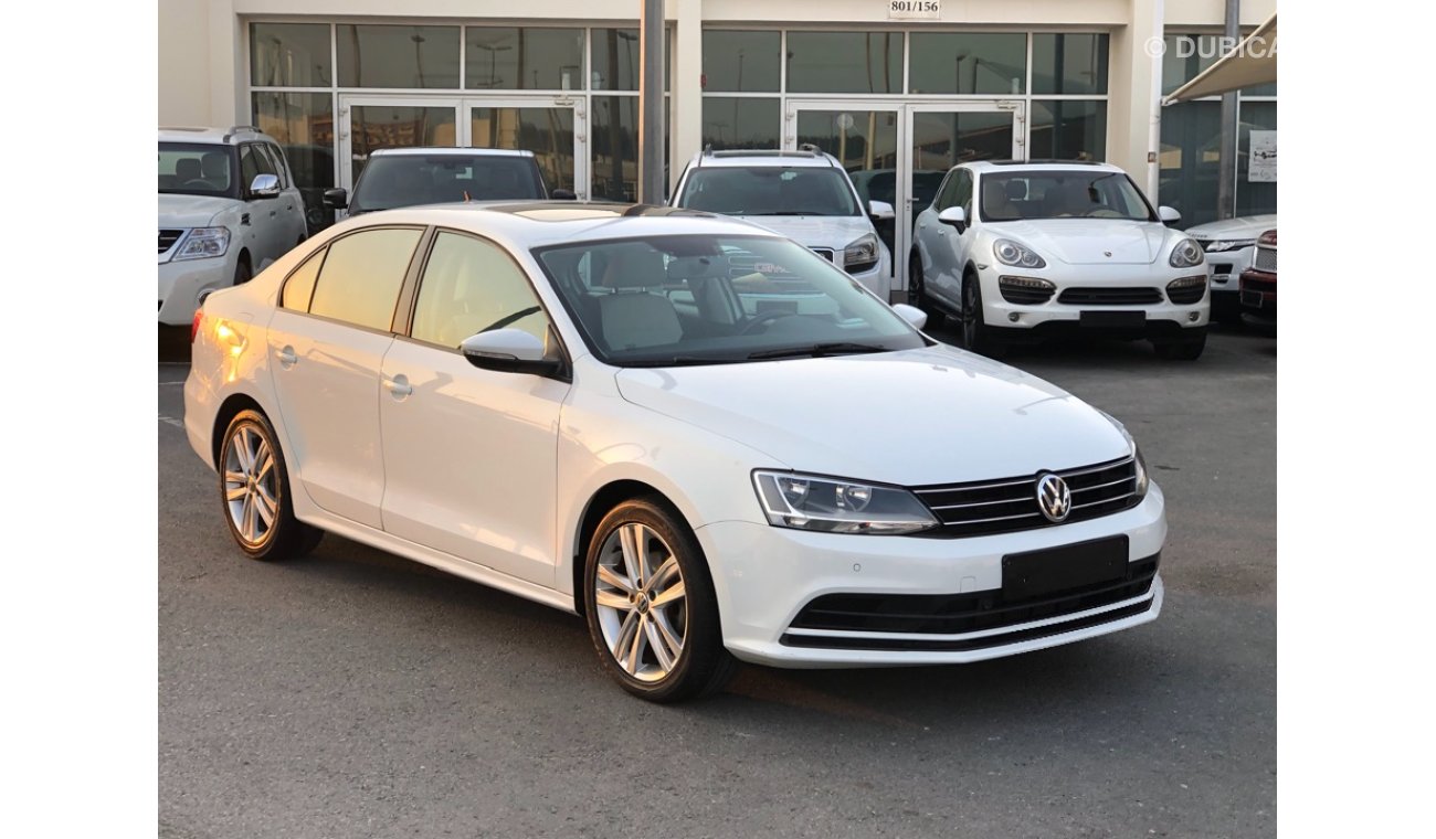 Volkswagen Jetta Getta model 2016 GCC car prefect condition full option low mileage sun roof leather seats back camer