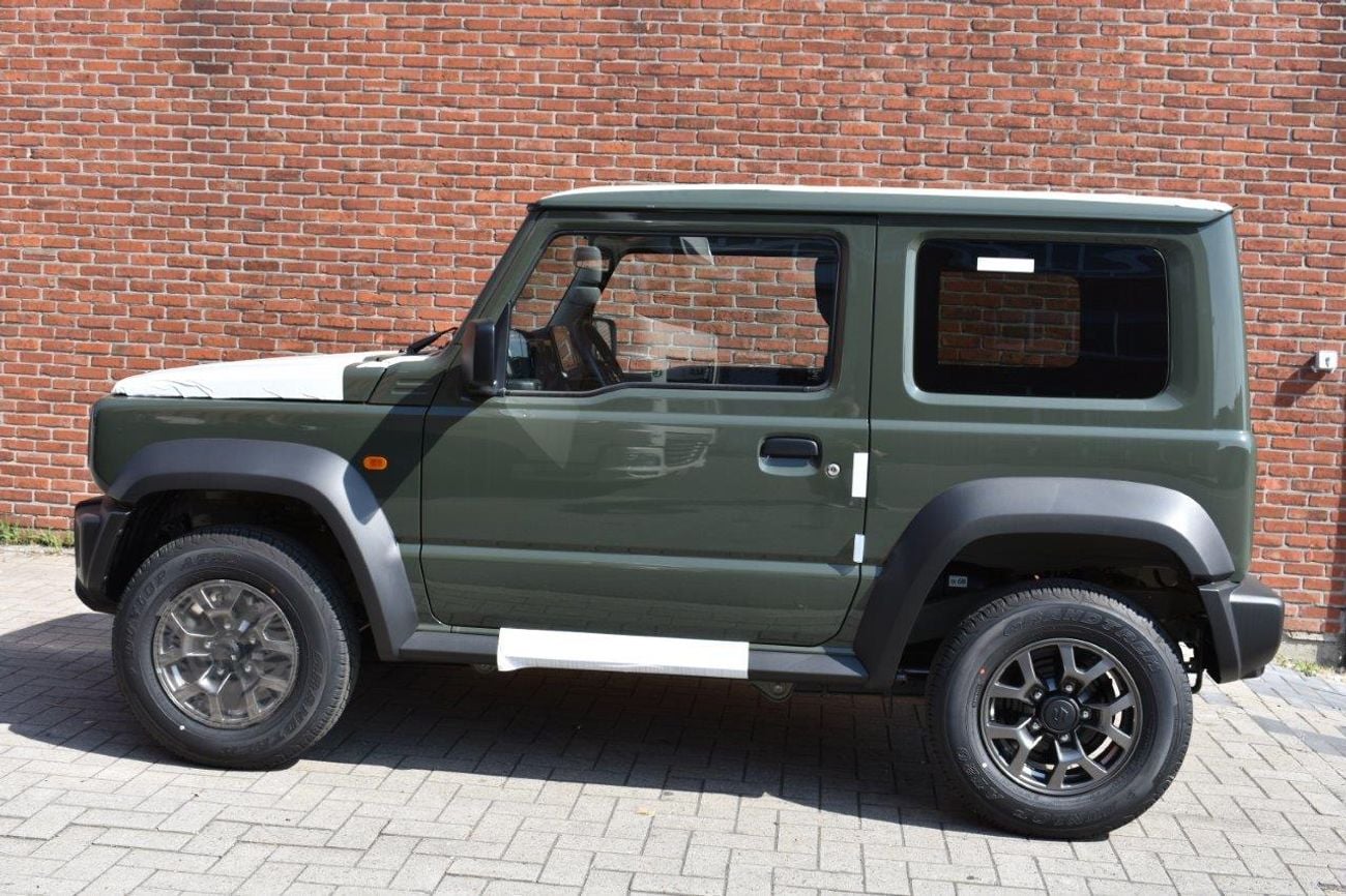 سوزوكي جيمني GL . 1.5L . 4 Cyl . 4-Speed Automatic . Petrol . 4WD . 5 Seats . 3 Door