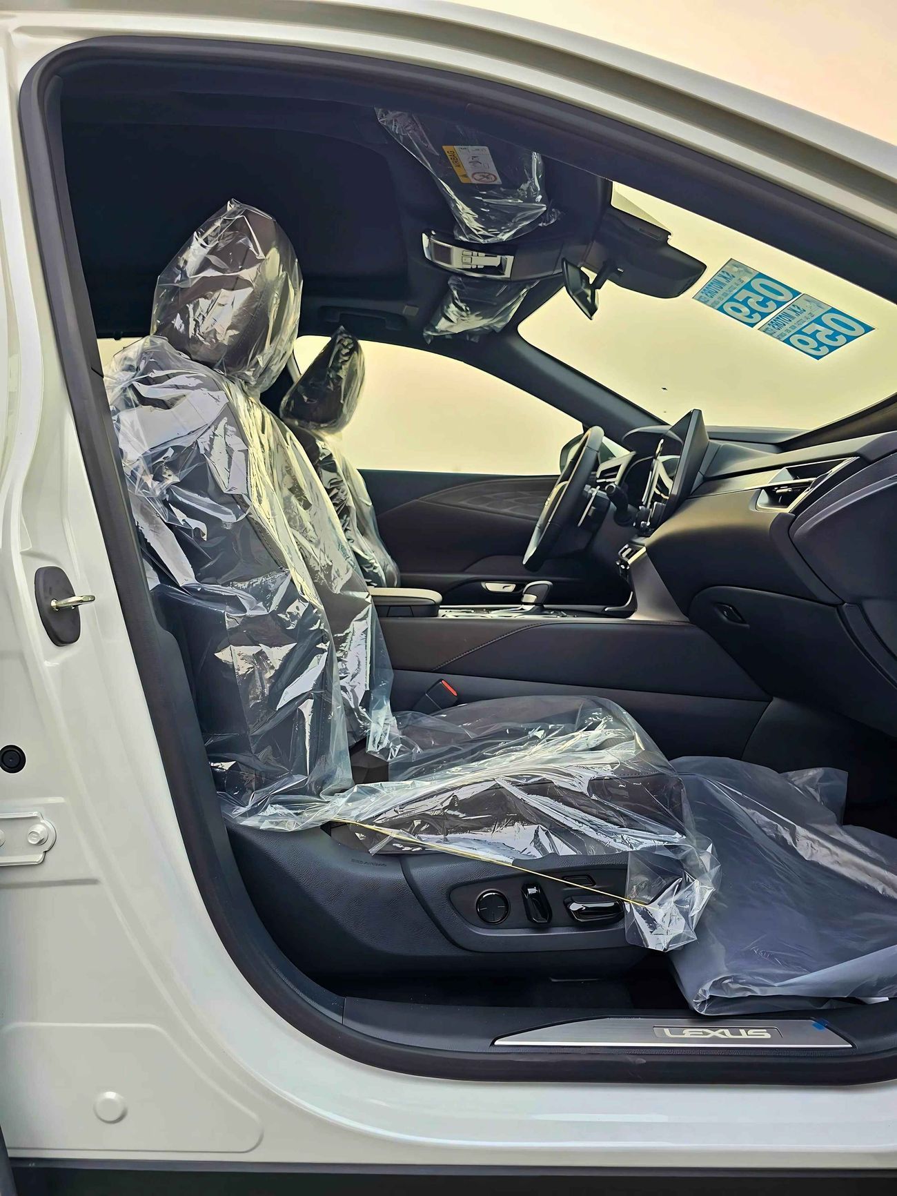 Lexus RX350 LUXURY / 2.4L V4 PETROL / HIGH OPTION / PANORAMIC ROOF / CODE#RXEO