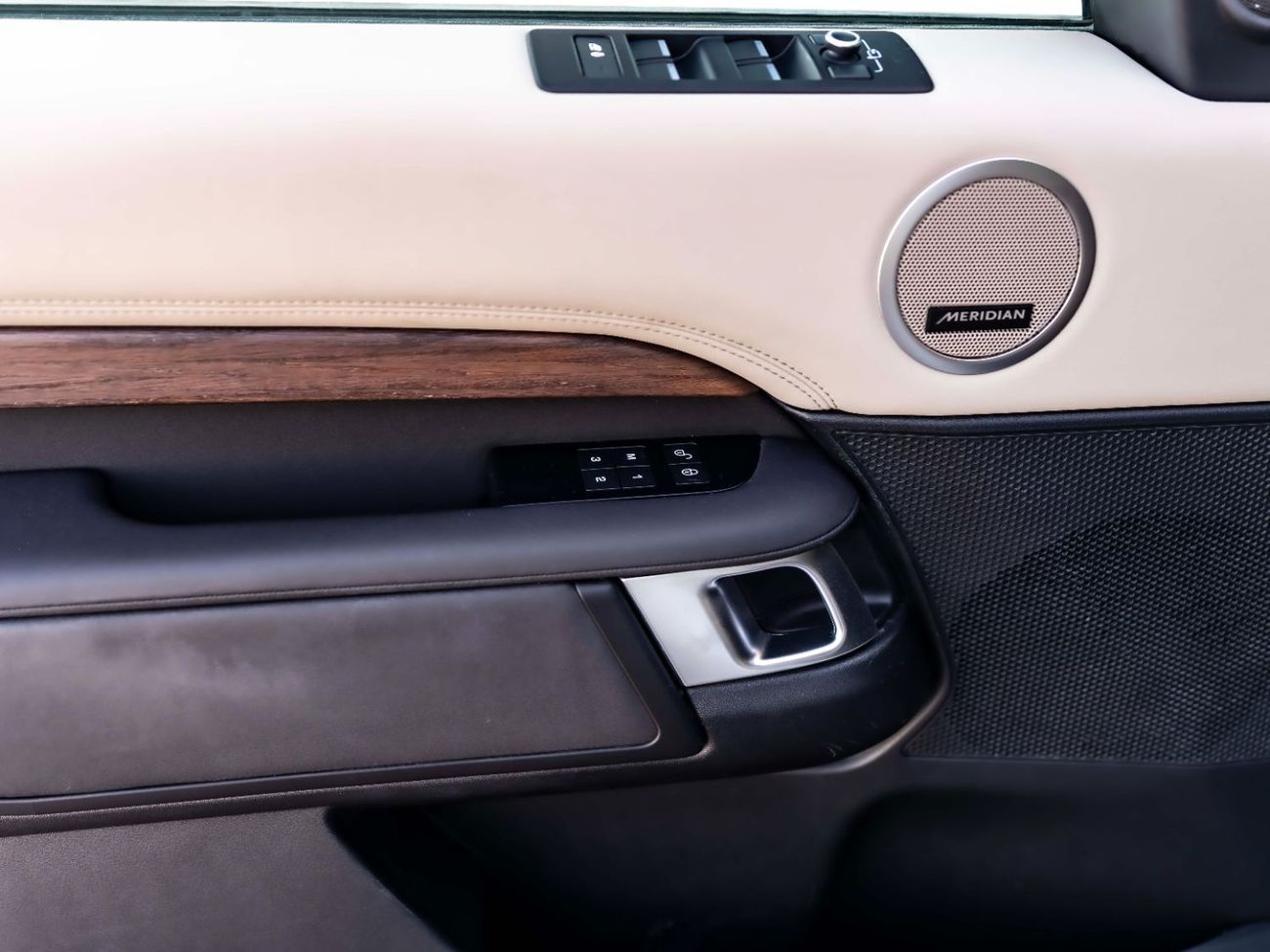 Land Rover Discovery HSE 3.0L (335 HP)