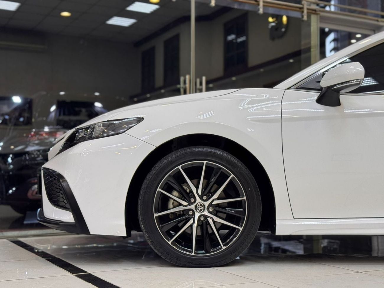 Toyota Camry SE 2.5L (181 HP)