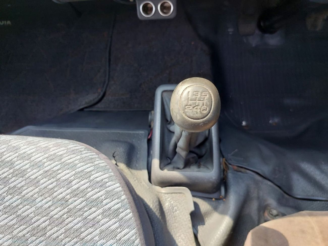 تويوتا هاياس TOYOTA HIACE COMMUTER VAN RHD 2001 MODEL 3.0 L DIESEL MANUAL(PM08349)