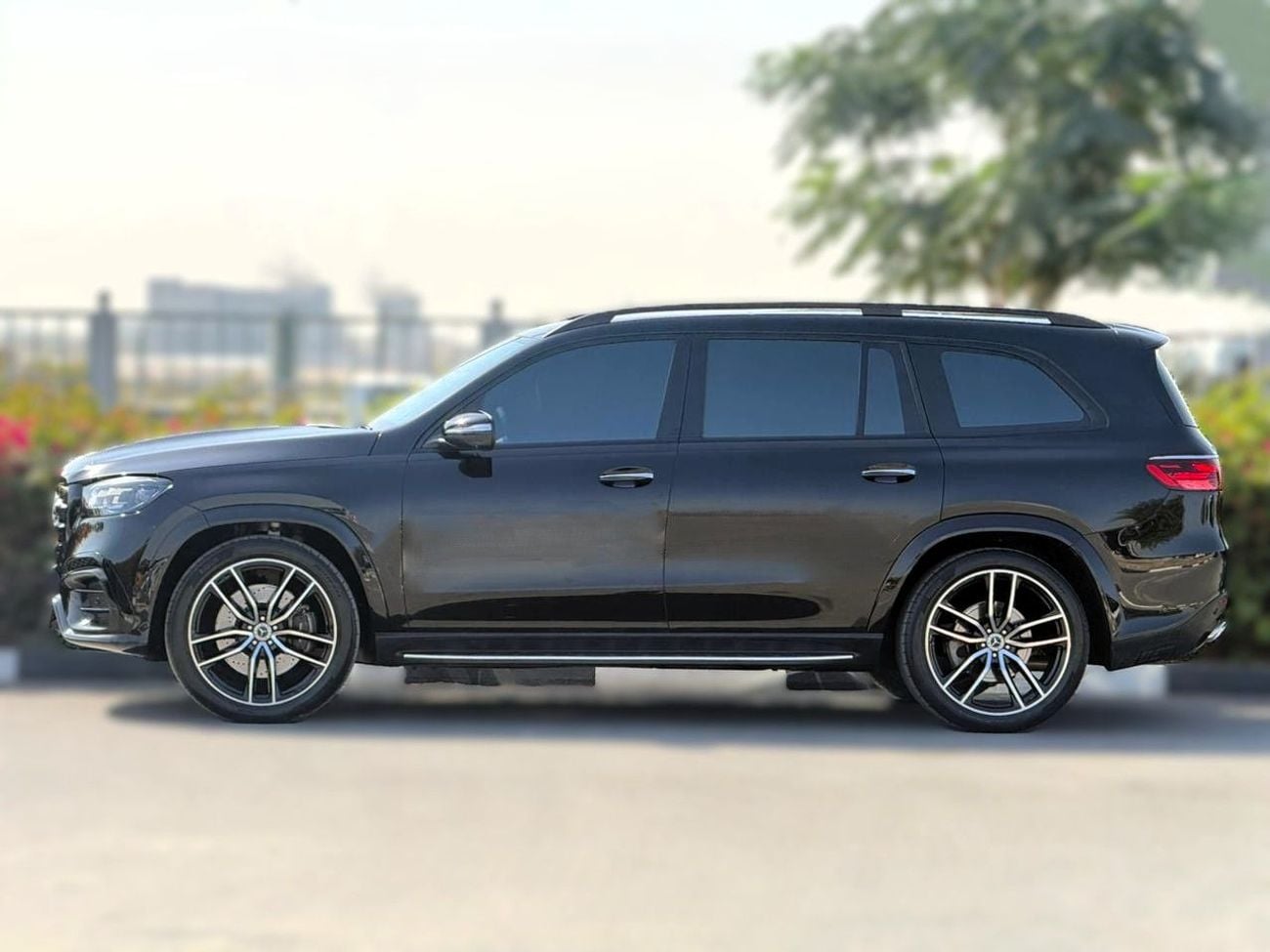 Mercedes-Benz GLS 450 4MATIC l MERCEDES GLS 450 l GCC SPECS l UNDER WARRANTY AND SERVICE CONTRACT l YEAR 2025 l