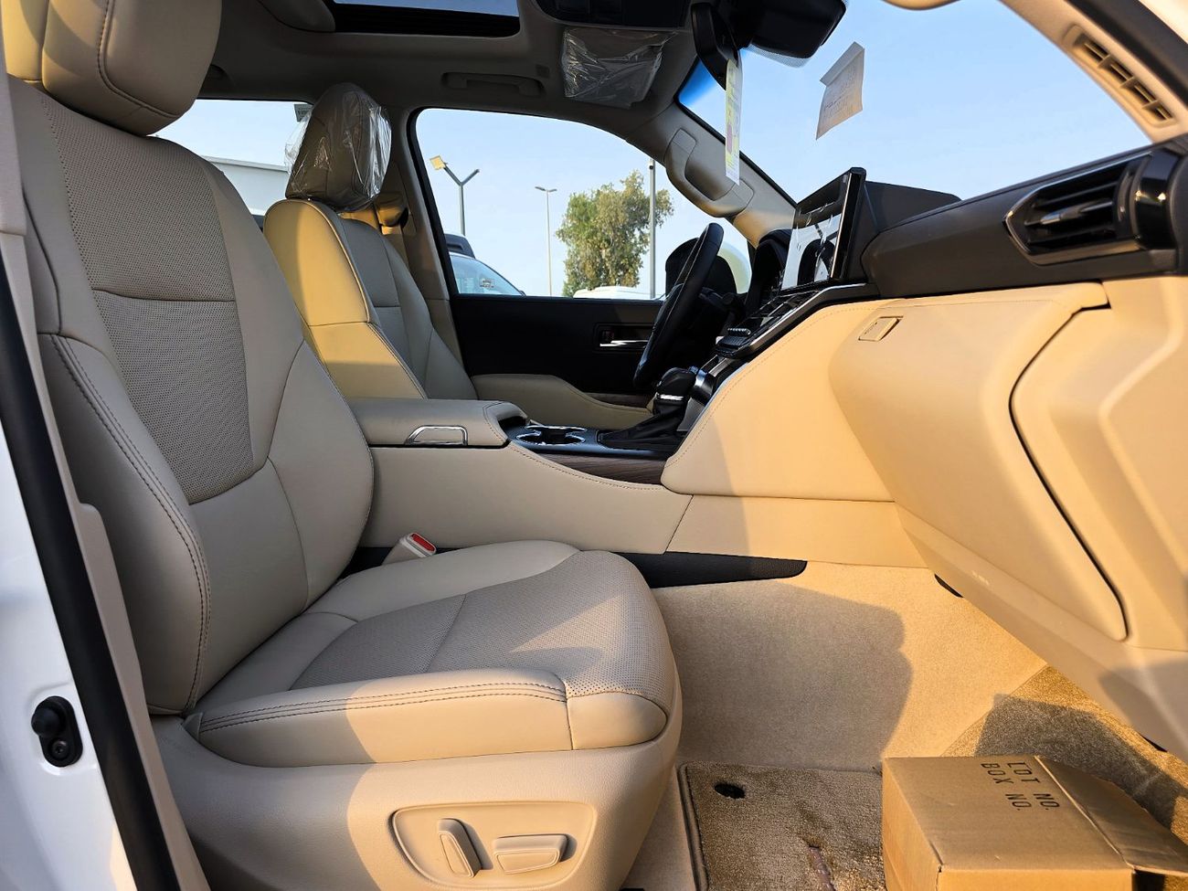 تويوتا لاند كروزر GXR Toyota Land Cruiser LC300 AERO S 4.0L A/T V6 4WD GCC White Color 2026 Model