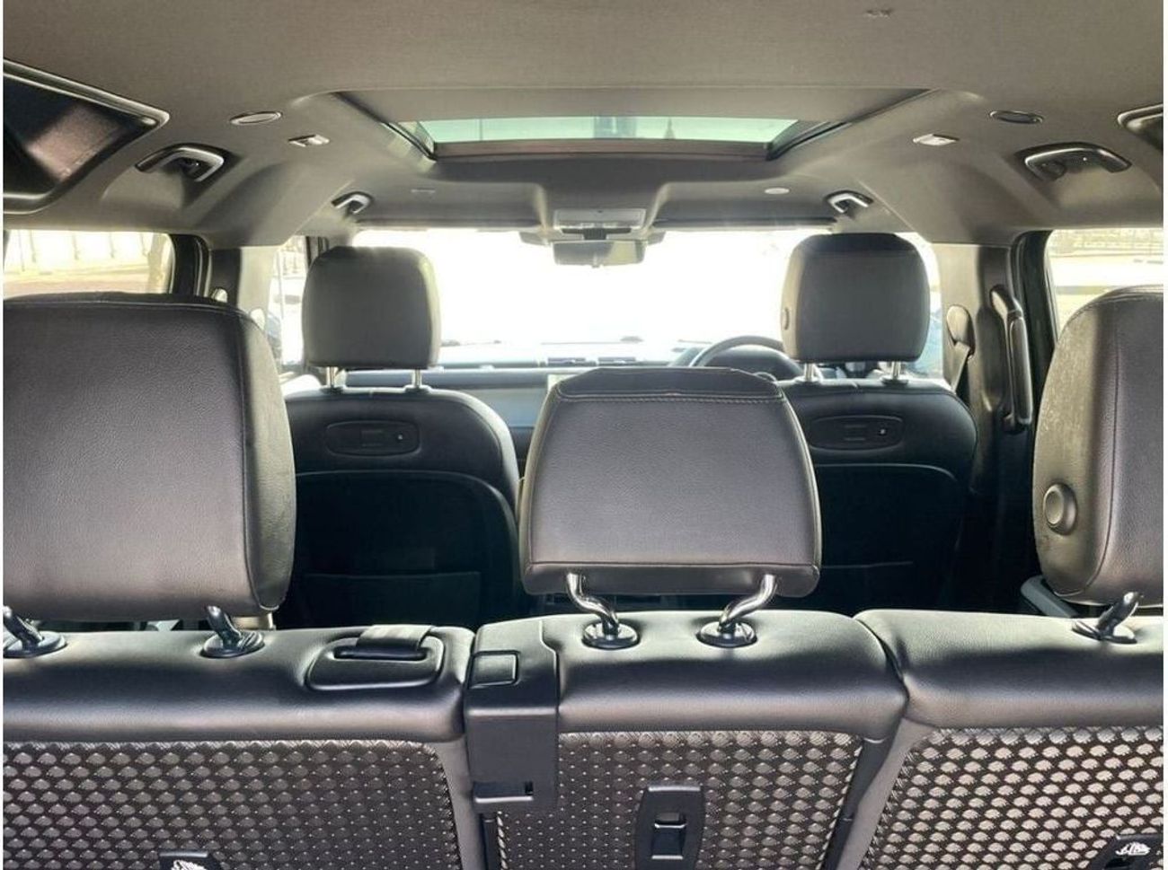 لاند روفر ديفندر LAND ROVER DEFENDER 3.0 LITER  RIGHT HAND DRIVE ONLE FOR EXPORT AVAILABLE