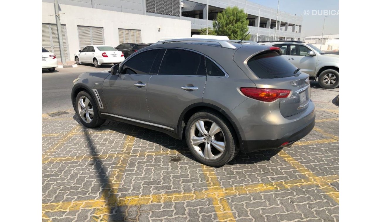 Infiniti FX35