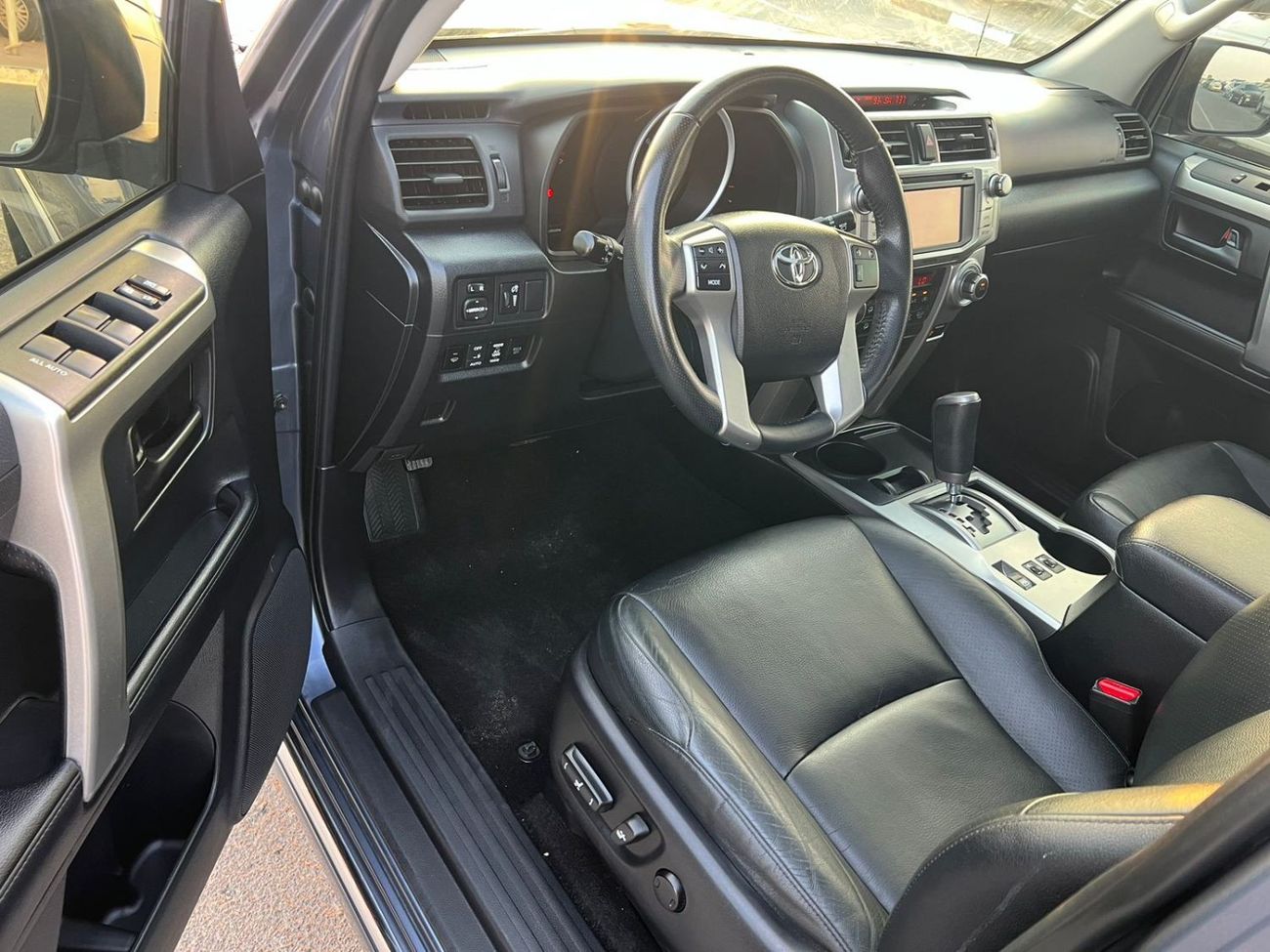 تويوتا Runner4 2013 TOYOTA 4RUNNER LIMITED FULL OPTION - 4.0L V-6 DOHC, VVT,PUSH START - LEATHER ELECTRIC SEATS