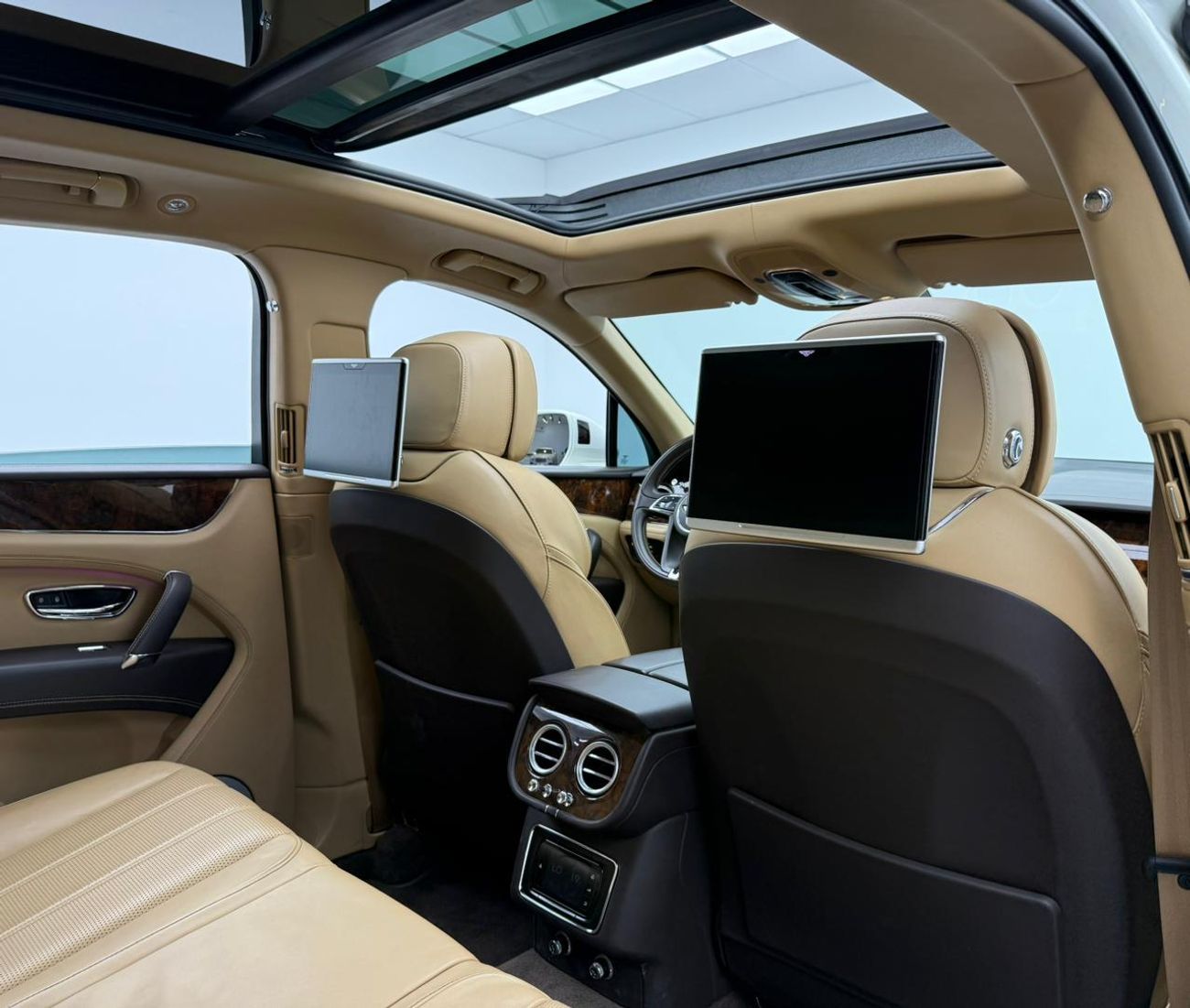 بنتلي بينتايجا 2018 Bentley Bentayga W12, Full Bentley Service History, Fully Loaded, Excellent Condition, GCC