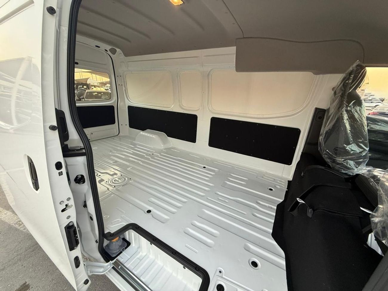 Nissan Urvan 3-Seater Automatic (4-Door) NEW NISSAN URVAN 2.5L PETROL MODEL 2025