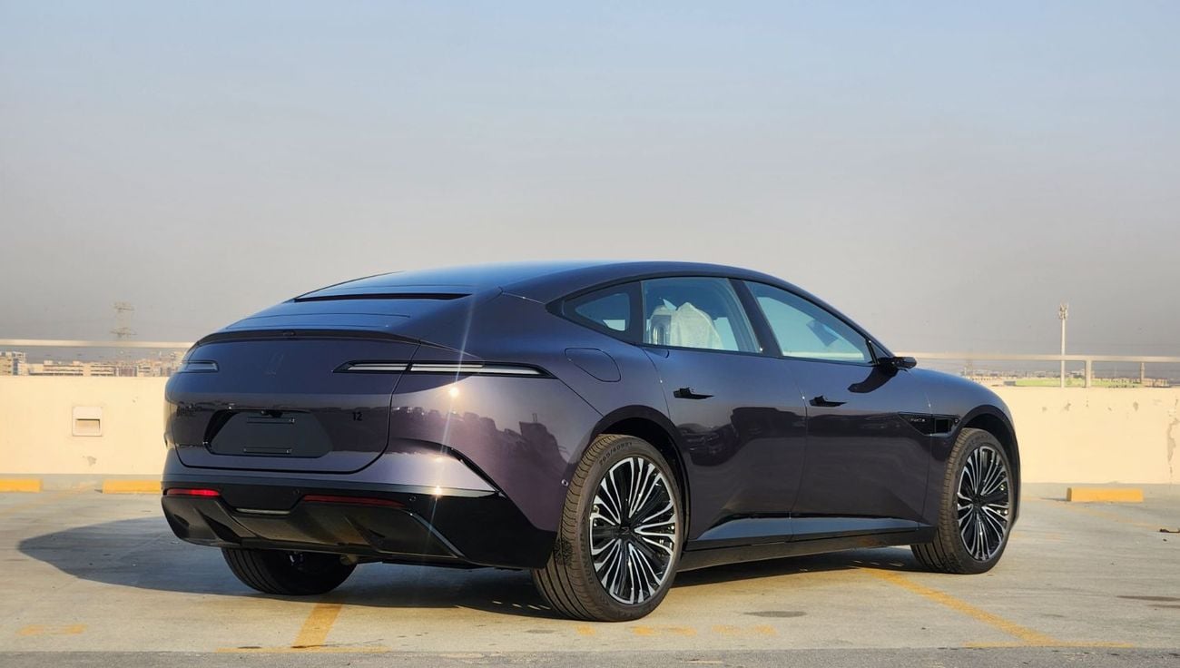 أفاتر 12 Plug in Hybrid- 1300 km total range. 5 seats rear wheel drive