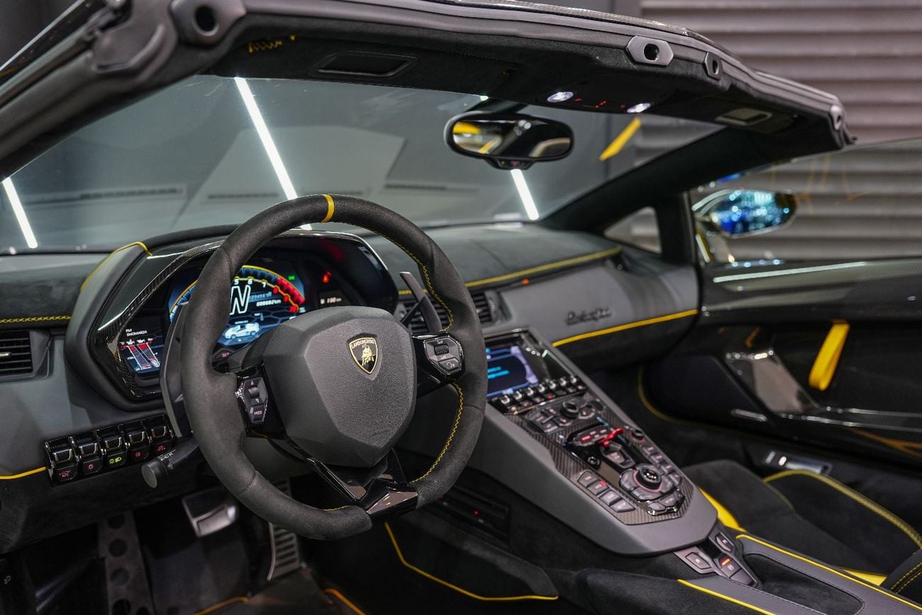Lamborghini Aventador Roadster SVJ, 1 of 800, Full Carbon Fiber Package, Very Low KM!!