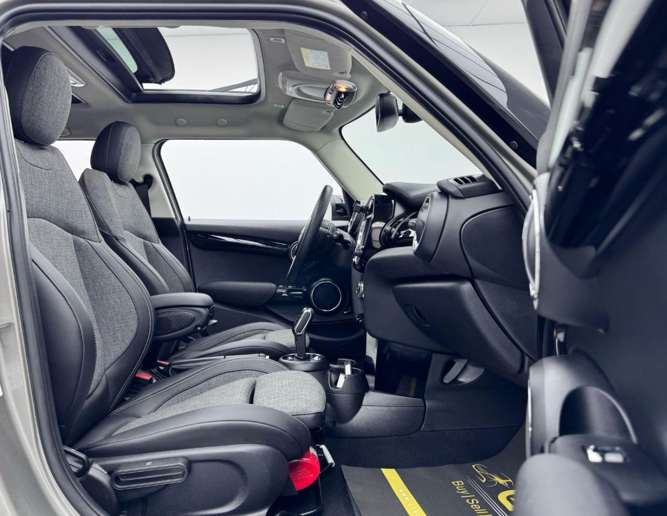 Mini Cooper Std 1.5L (4 Seater) 2020 Mini Cooper, Warranty, 2025 Mini Service Pack, Low Kms, GCC