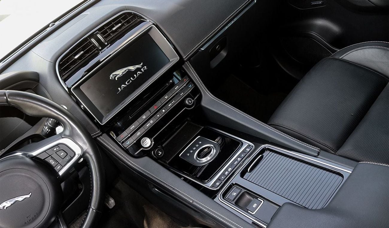 Jaguar F Pace Jaguar F-PACE R-Sport 2.0L Petrol A/T, Model 2018
