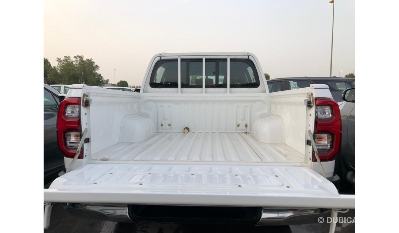 تويوتا هيلوكس 2.4L DIESEL / M/T / DVD CAMERA / REAR A/C WIDE BODY (CODE # 4390)