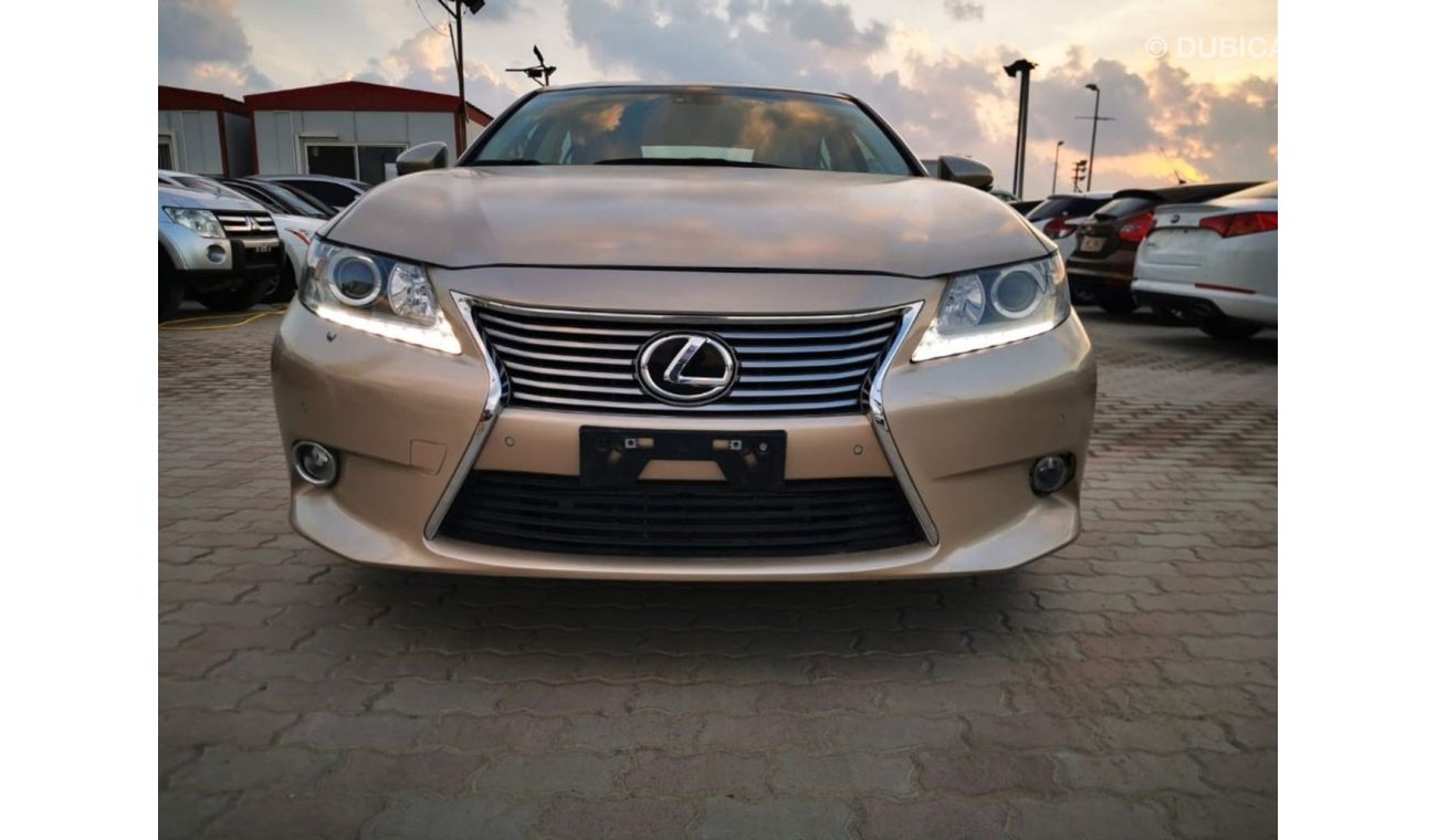 Lexus ES350 Lexus ES350 full option 2014 very good condition