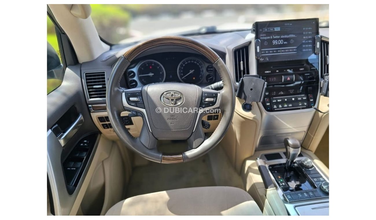 Toyota Land Cruiser TOYOTA LAND CRUISER VXR 5.7 2021 GCC WITH FOX LIFT KIT, UPGRADE EXHAUST SYSTEM ETC IN MINT CONDITION