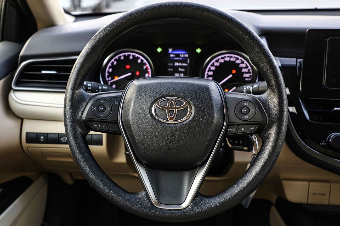 تويوتا كامري تويوتا كامري 2023 2.5 LE - أبيض بلاتيني لؤلؤي من الداخل بيج