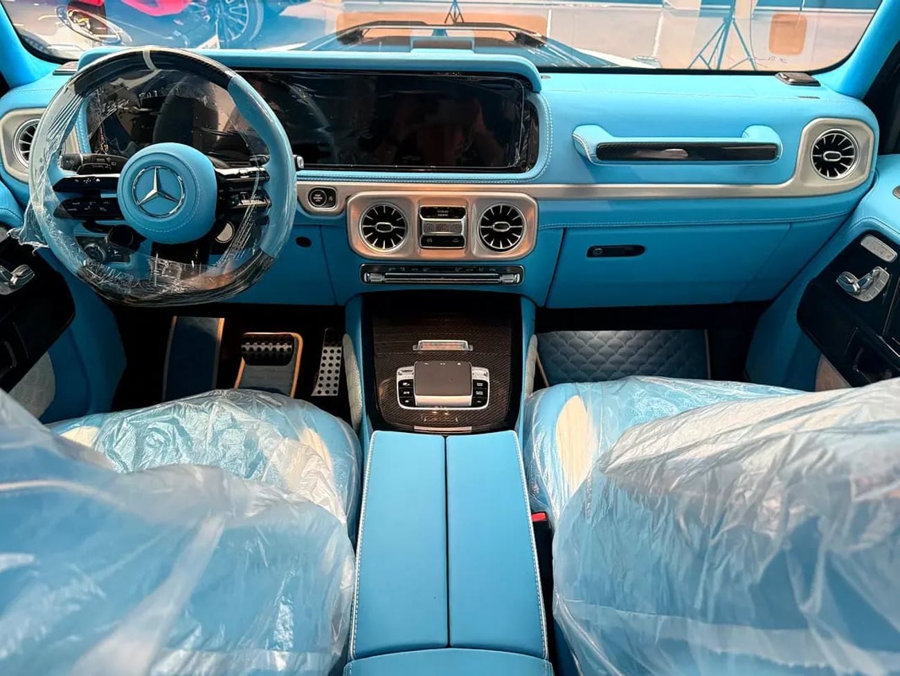Mercedes-Benz G 63 AMG 2025 Mercedes-Benz G 63 AMG Brabus G800 – White with Sky Blue Interior