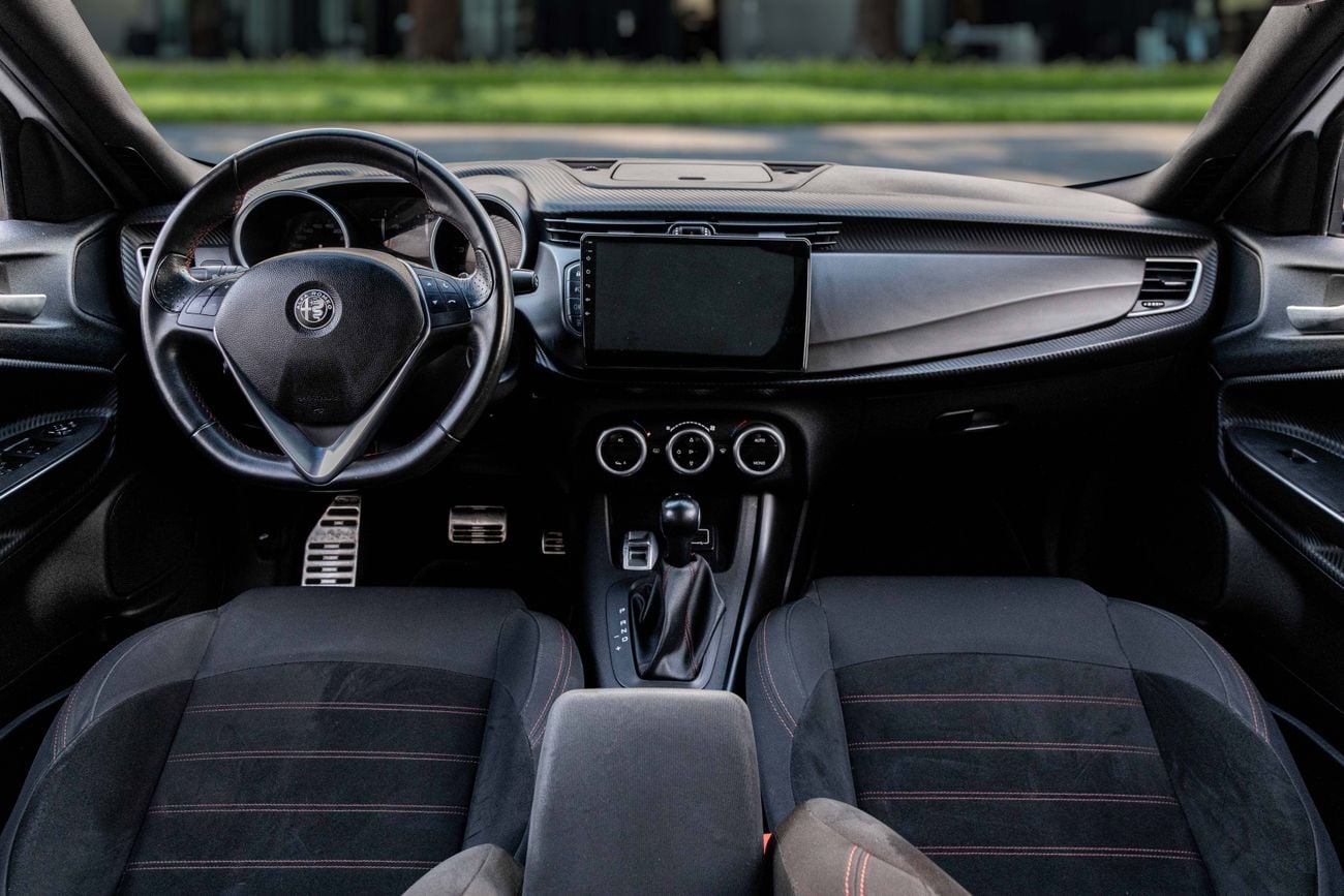 ألفا روميو جوليتا Giulietta | 784 P.M | 0% Downpayment | Veloce | Alfa Romeo Service History!