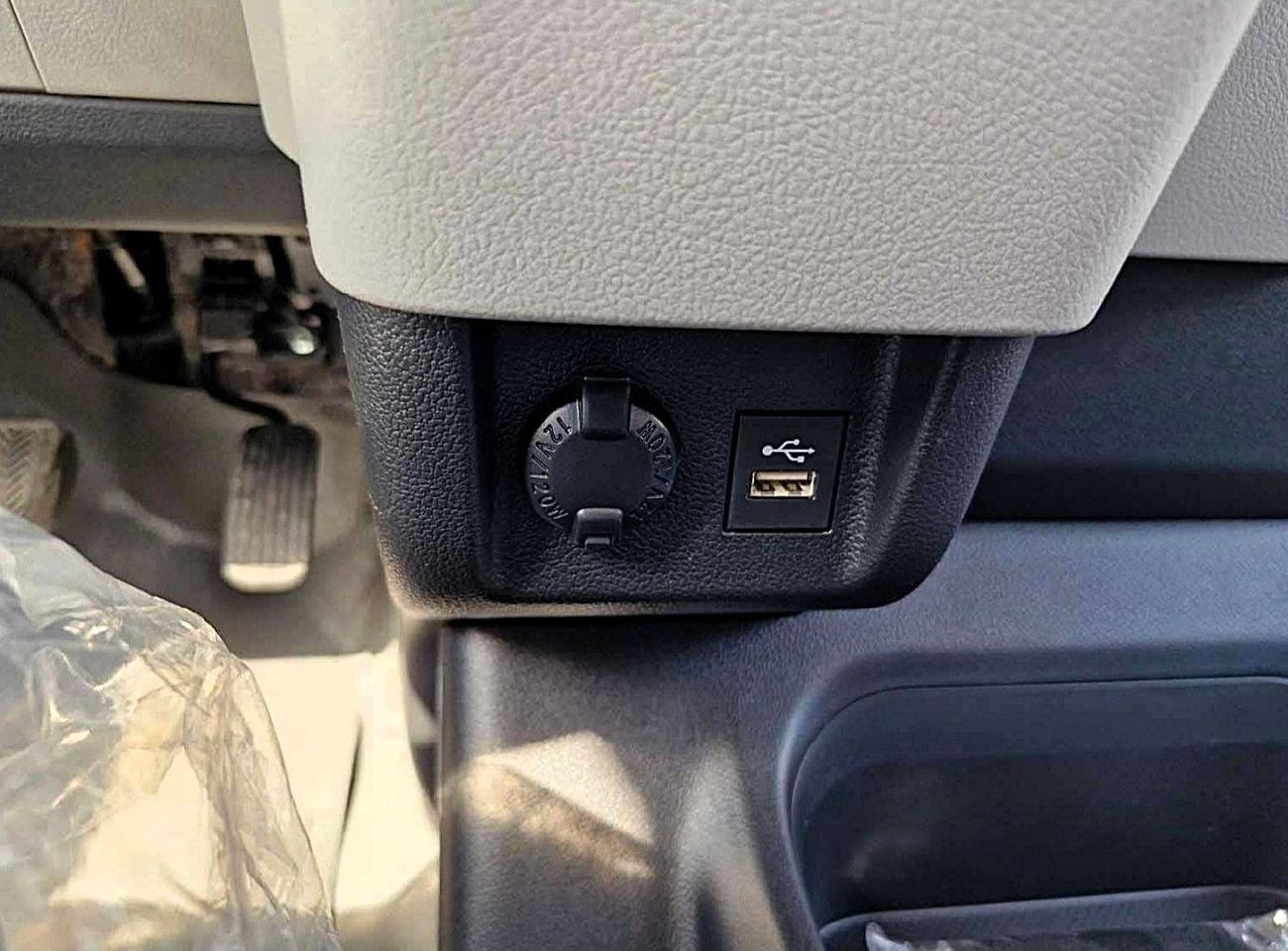 Toyota Hiace GL Toyota Hiace High roof Black pumber 2.8l Diesel M/T with MoonRoof White color 2026 Model