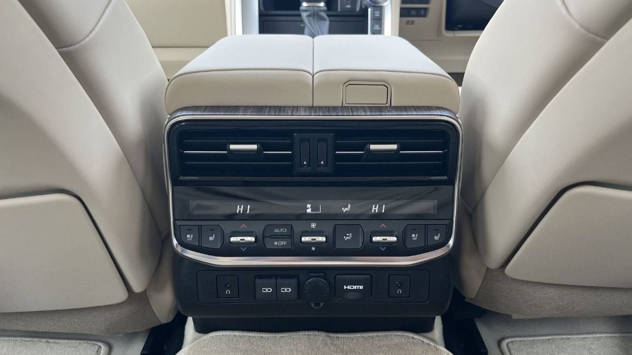 Toyota Land Cruiser SAHARA DIESEL 3.3L 7 SEATS