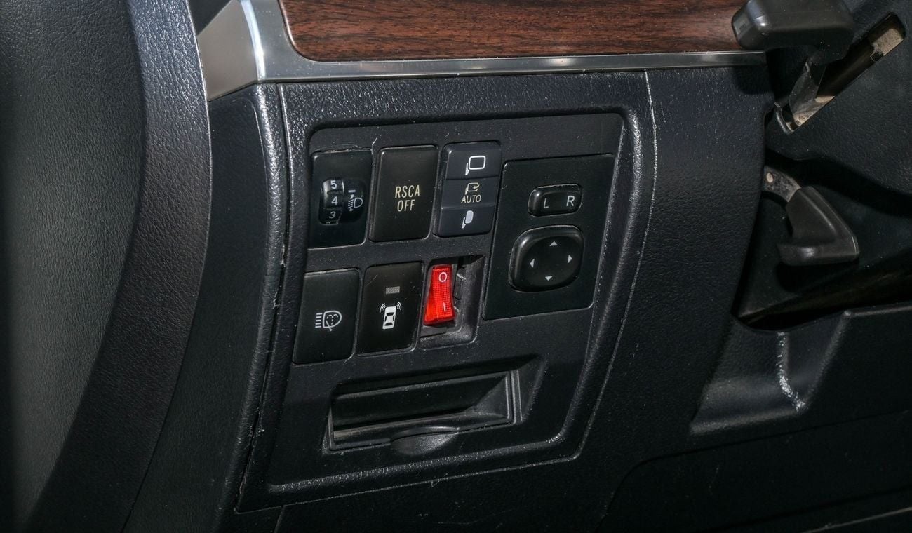 Toyota Land Cruiser GXR V8