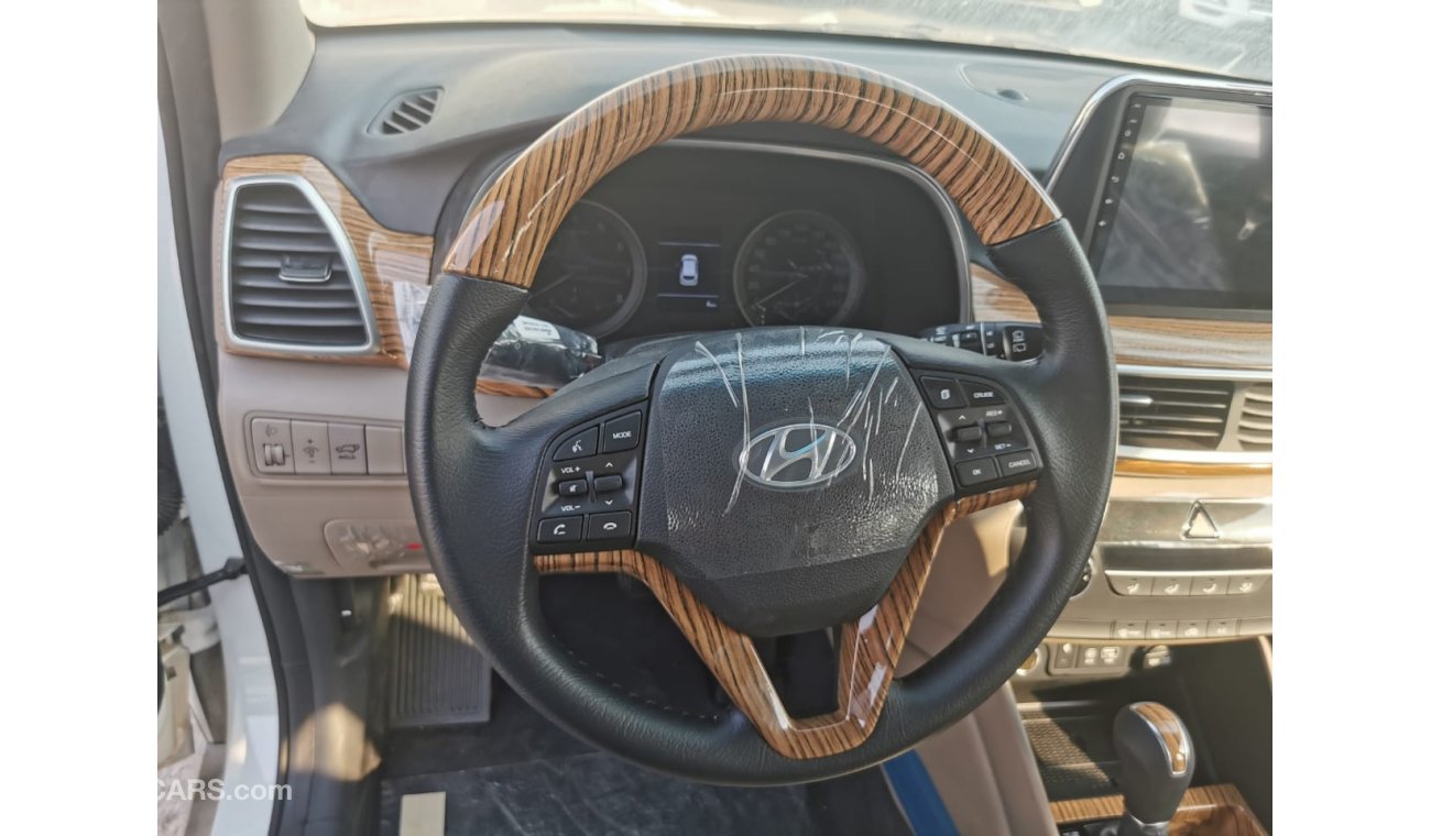 Hyundai Tucson 2.0L WOODEN  INTERIOR REMOTE START ENGINE DVD BACK CAME LEG BERK WIRELESS CHARGER AUTO TRANSMISSI