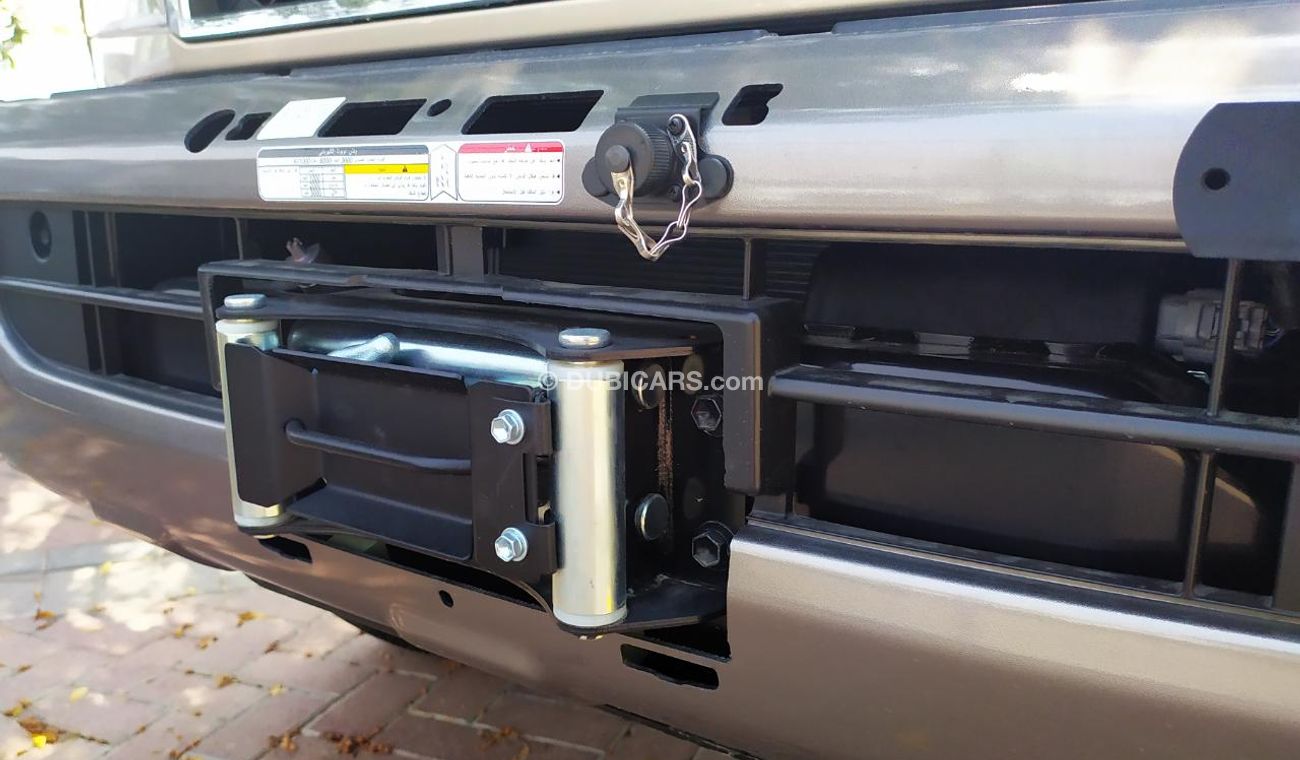 Toyota Land Cruiser 70 76 DLX LX V6 4.0L PETROL 5 SEAT MANUAL TRANSMISSION