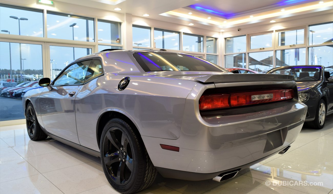 Dodge Challenger R/T 5.7-litre V8