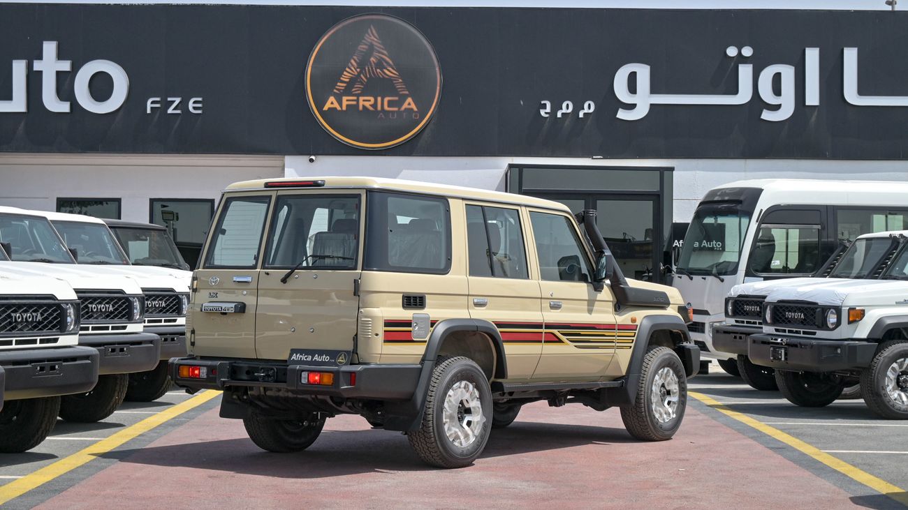 Toyota Land Cruiser 76 2.8 MT full option 2025