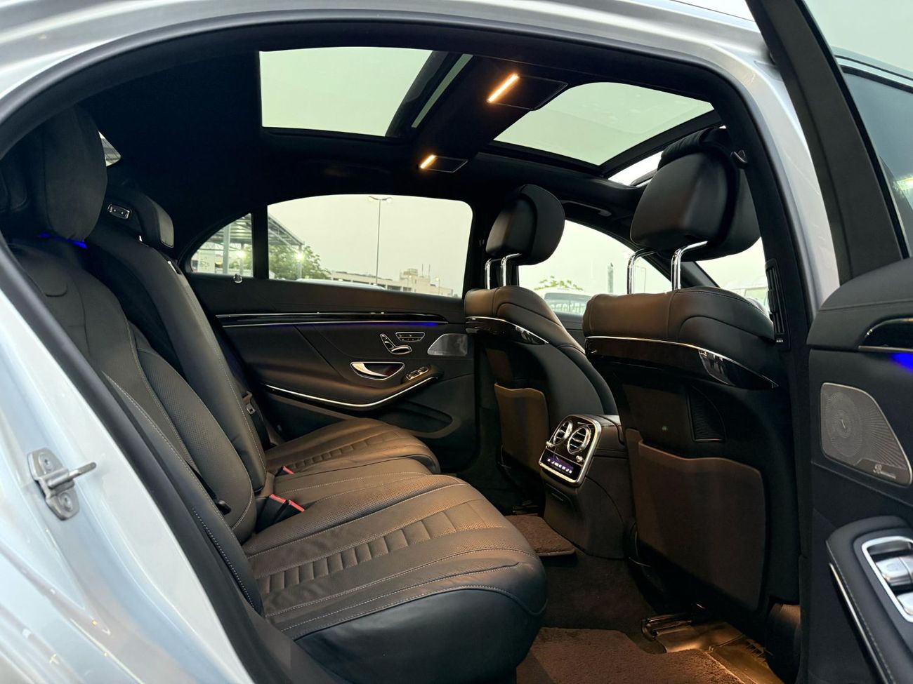 مرسيدس بنز S 560