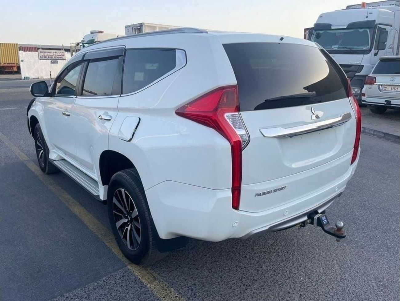 ميتسوبيشي باجيرو Diesel 2.4 Liter Right Hand Drive Automatic 4WD T.V Back Camera