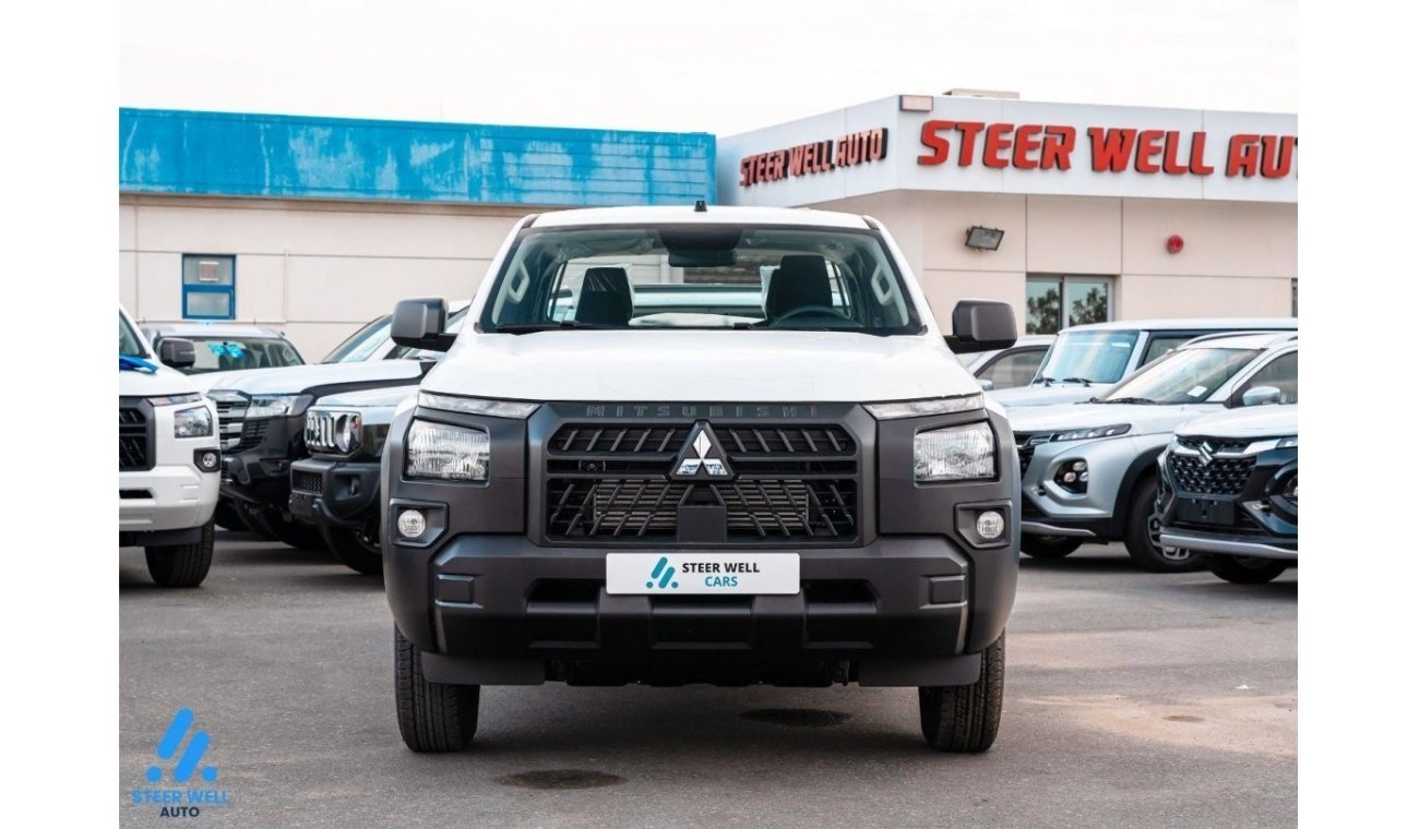 Toyota Hilux First Showroom to have the new Shape Mitsubishi L200 / Triton GL 2024 / 4x4 - 2.5L DSL 5 MT / Export