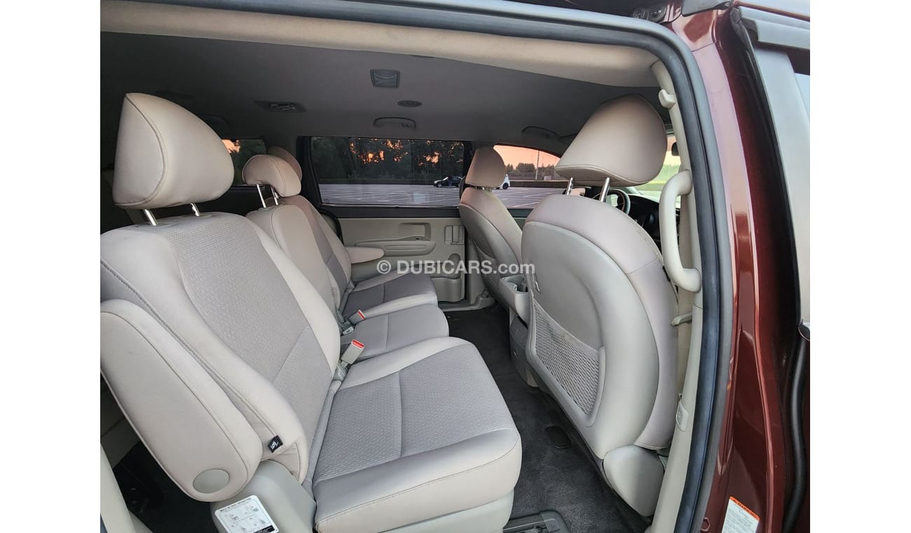 كيا سيدونا V6