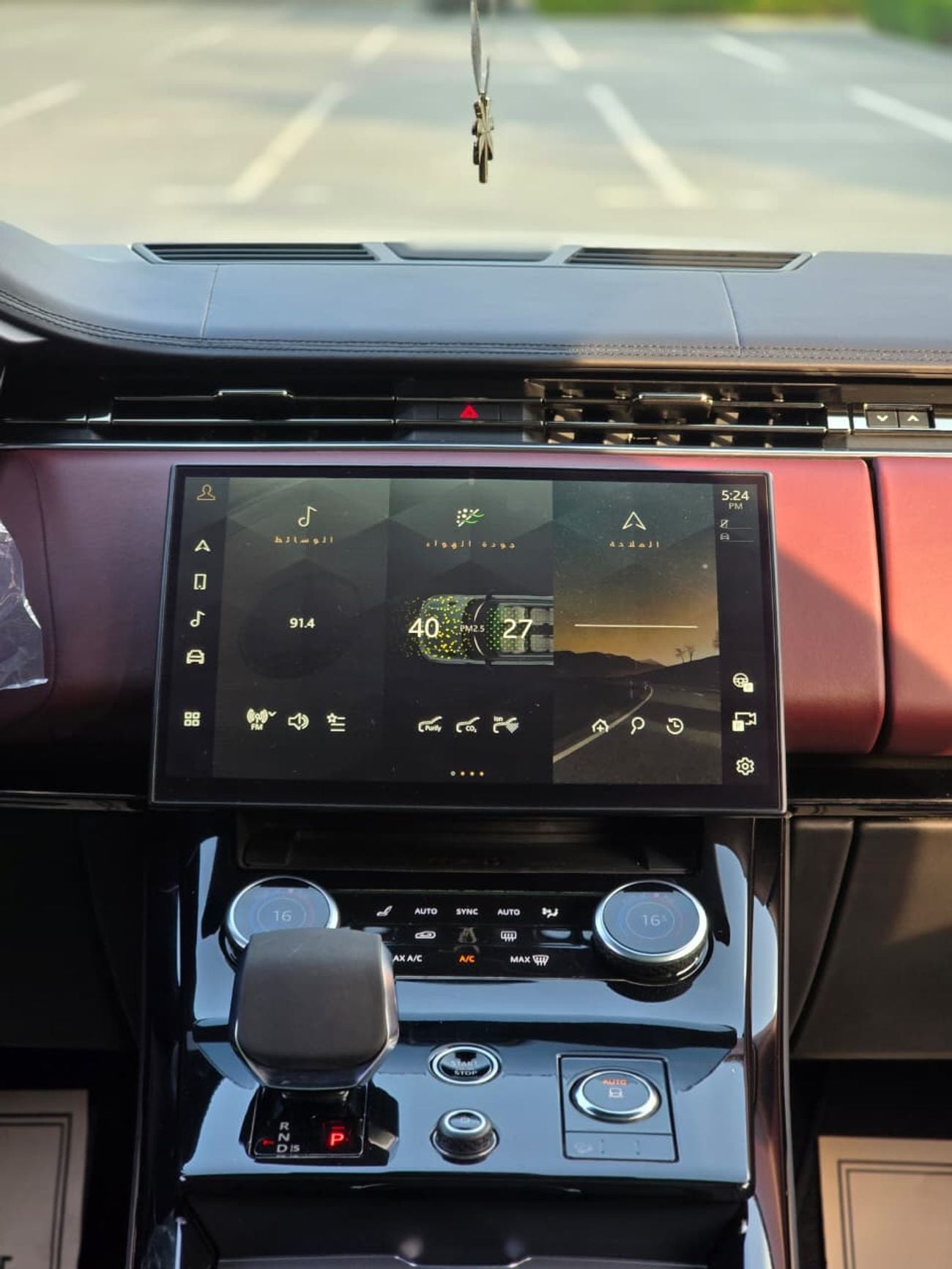 Land Rover Range Rover Sport Dynamic SE P400 3.0L RANGE ROVER SPORT DYNAMIC SE P400 2023 GCC // PERFECT CONDITION // LOW MILEAGE