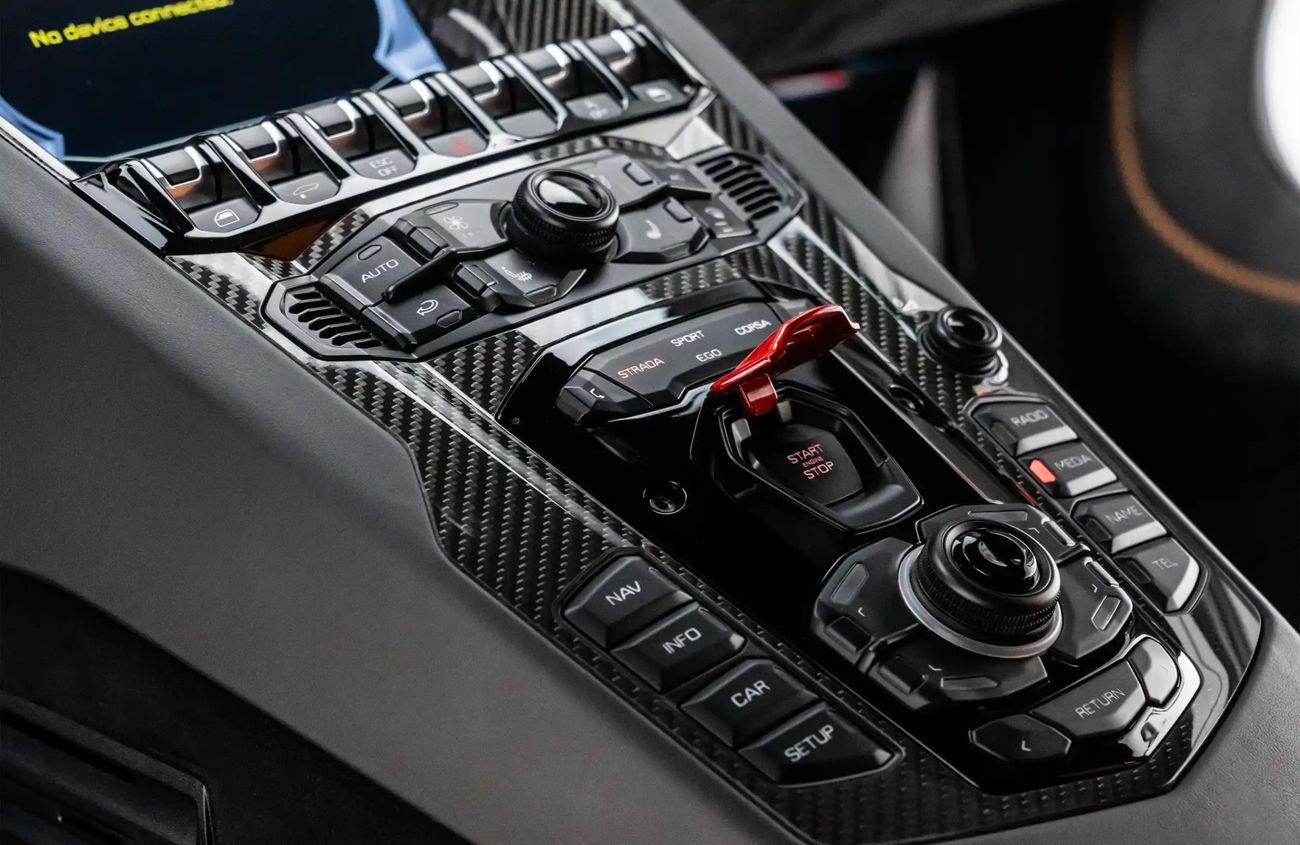 لامبورغيني أفينتادور 6.5L 12 Cylinder Naturally Aspirated Engine