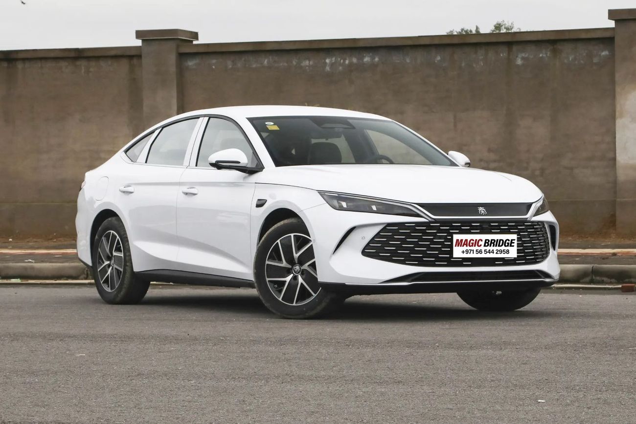 BYD Qin L DM-i BYD Qin L DM-i 120KM White Color