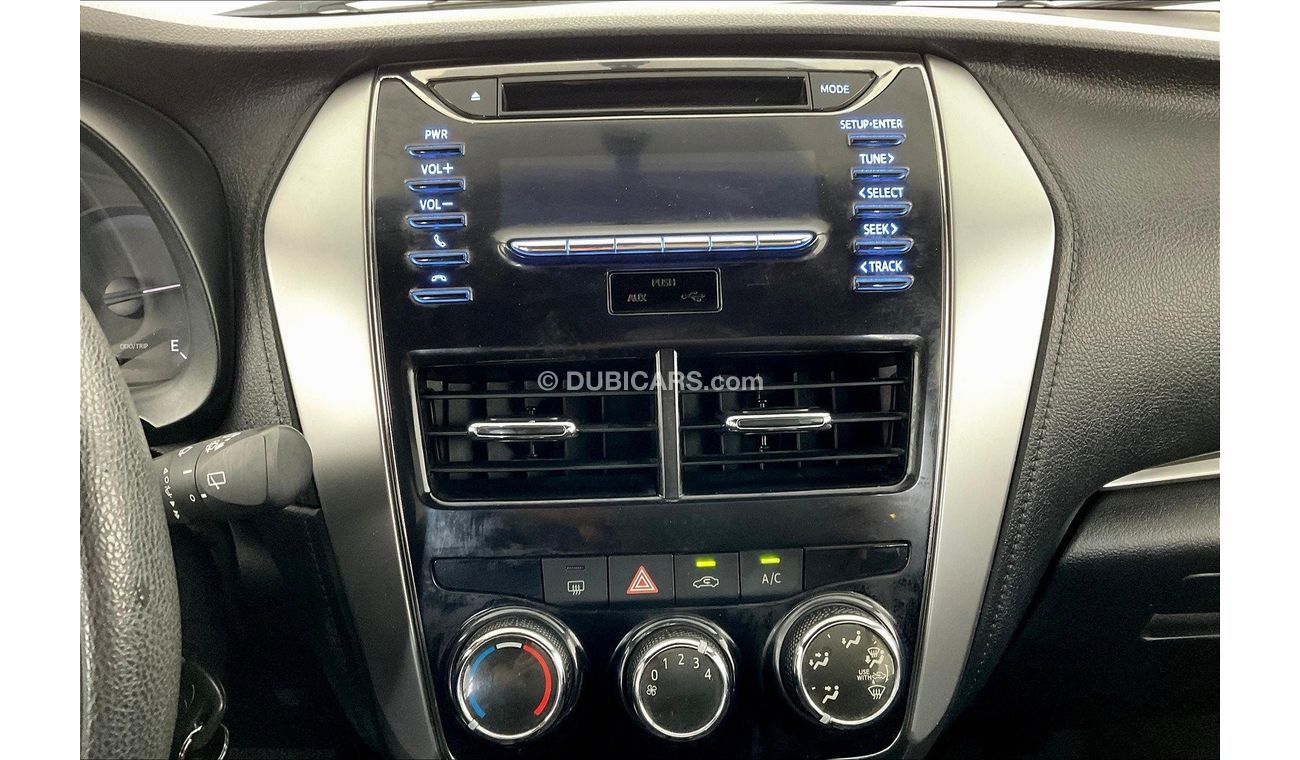 Toyota Yaris SE / E