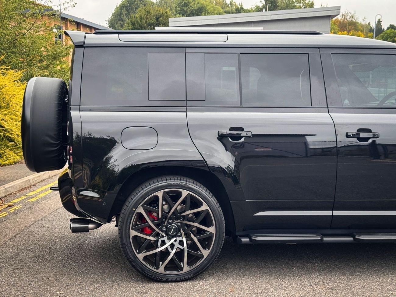 Land Rover Defender 110 X P425 5.0L V8 OVERFINCH in RIGHT HAND DRIVE (EXPORT ONLY)