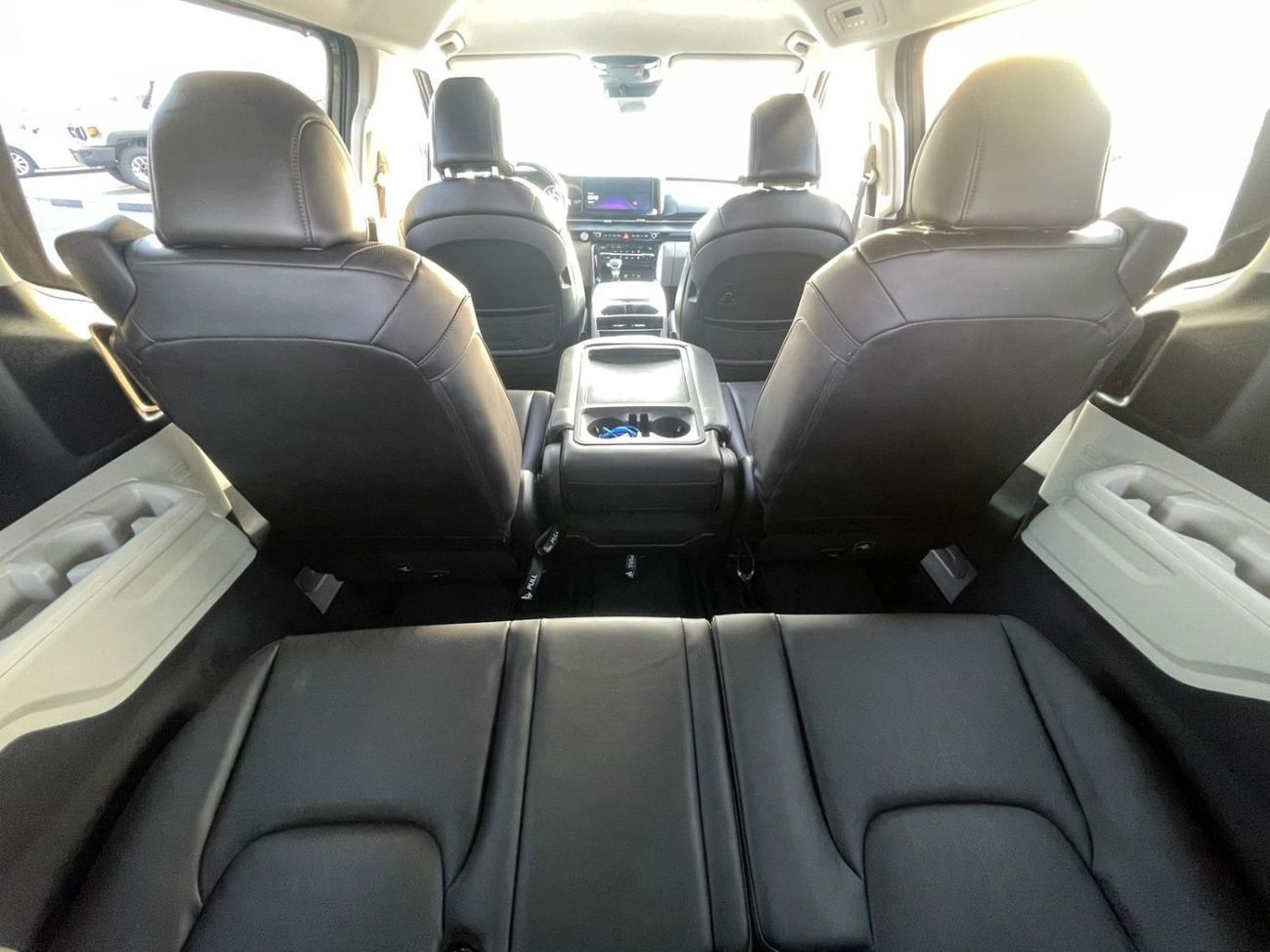 Kia Carnival 2024 Kia Carnival EX 3.5L V6 - Full Option - 8 Seater - Front & Rear Radar Sensor - Trunk / Door Ful