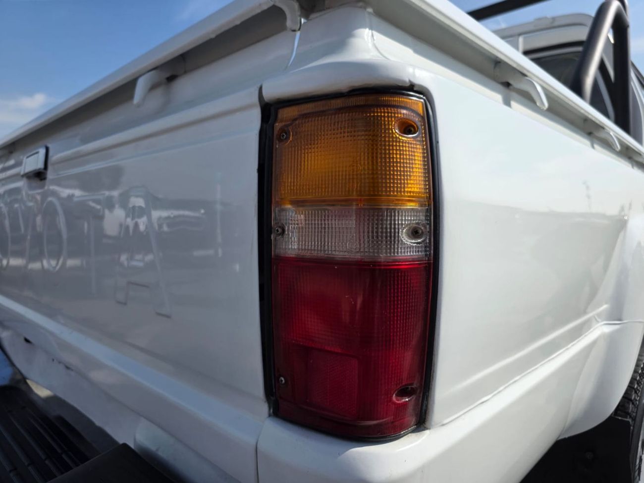 Toyota Hilux TOYOTA HILUX PICKUP RHD 1988 MODEL 2.4 L DIESEL MANUAL(PM76064)