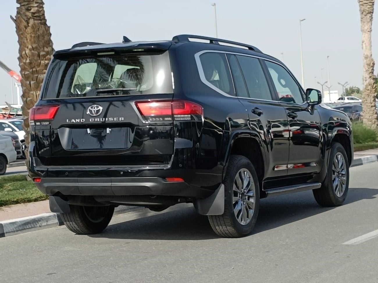 Toyota Land Cruiser VX || 3.3L DIESEL V6 || RADAR / REAR ENTERTAINMENT DVD / LEATER ,SUNROOF (CODE # VX)