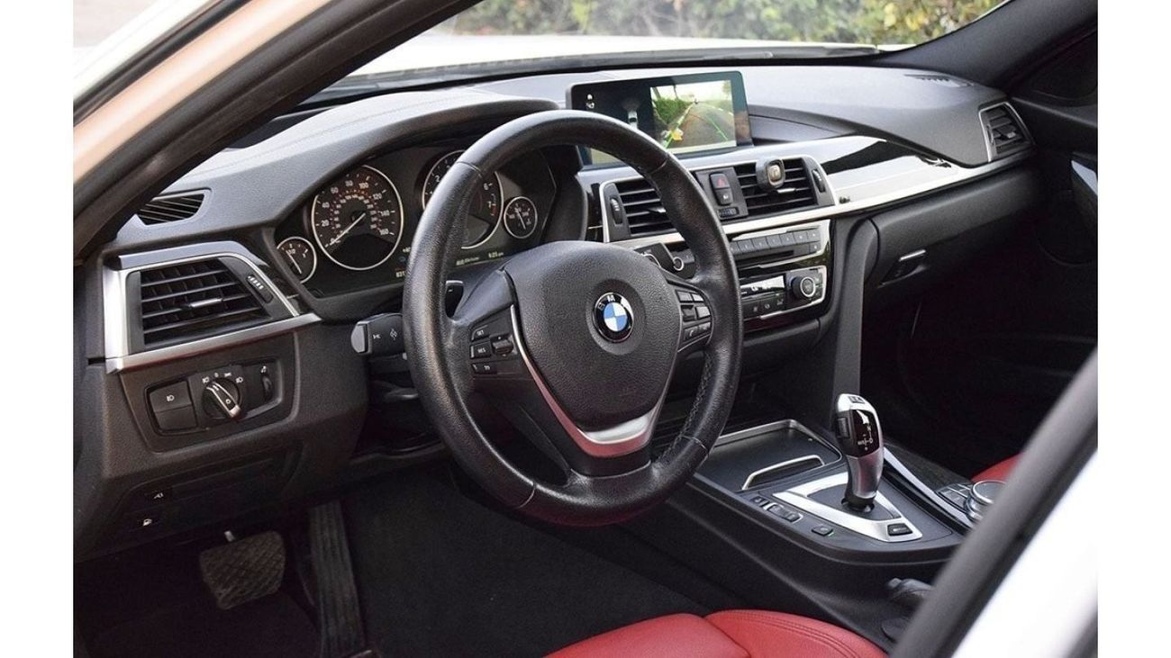 BMW 330i BMW 330e Plug-in