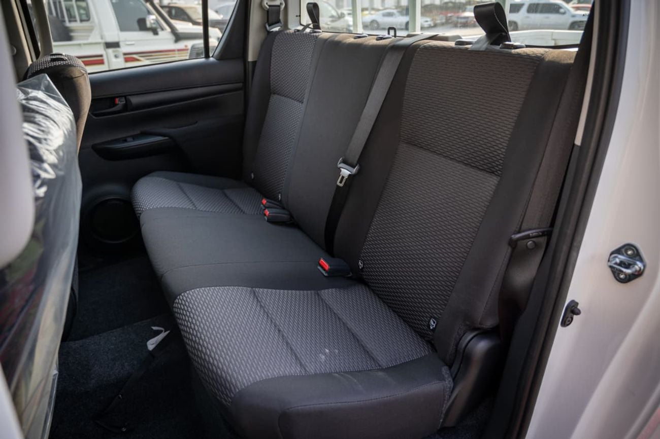 Toyota Hilux DC 2.4Ltr. 4X4 6MT-DSL (Country)
