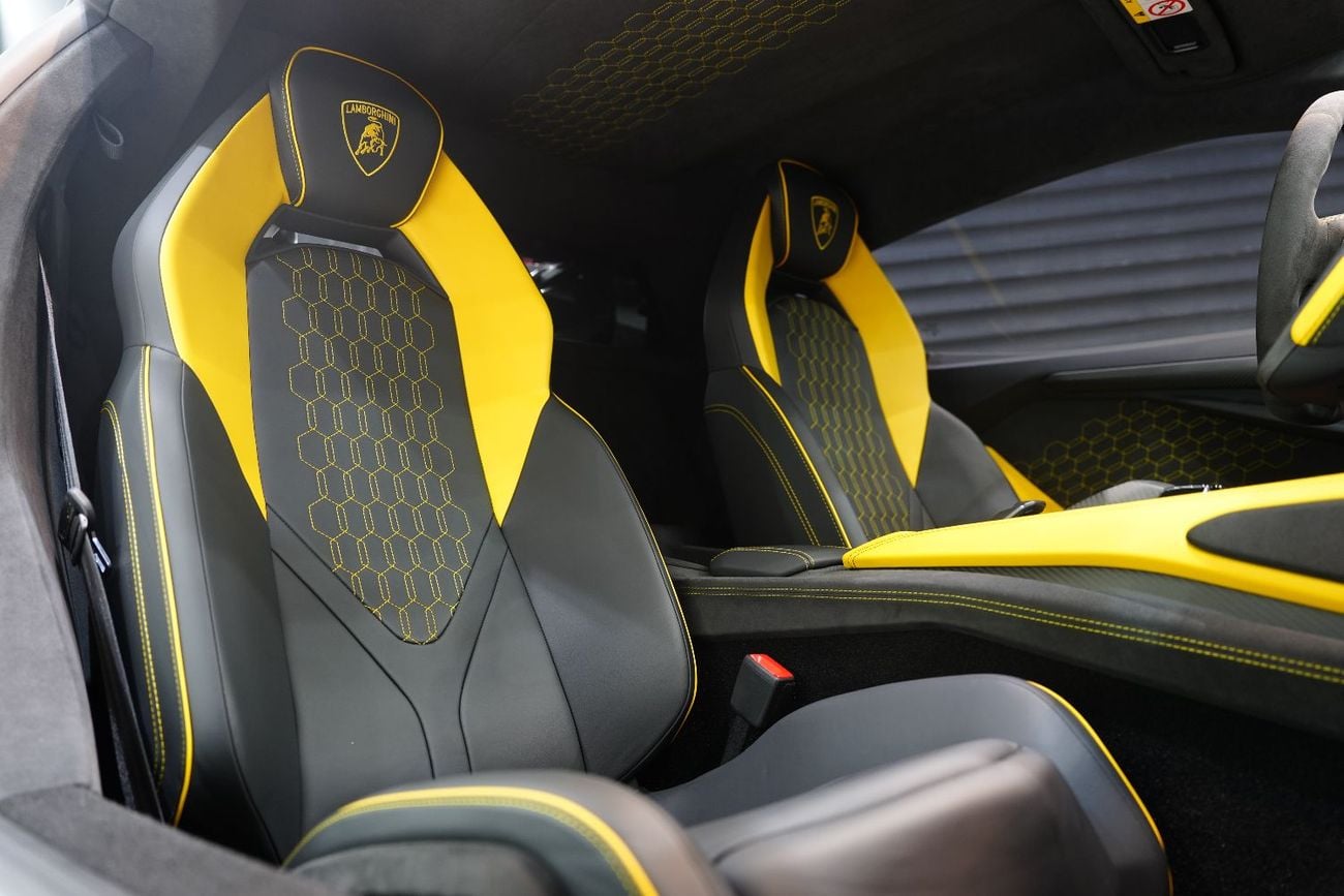 Lamborghini Revuelto STD | Full Carbon Package | Ad Personam Spec | 1001 HP V12 HPEV | Dealer Warr + Serv!!