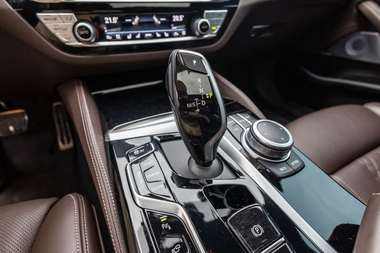 بي أم دبليو M550i