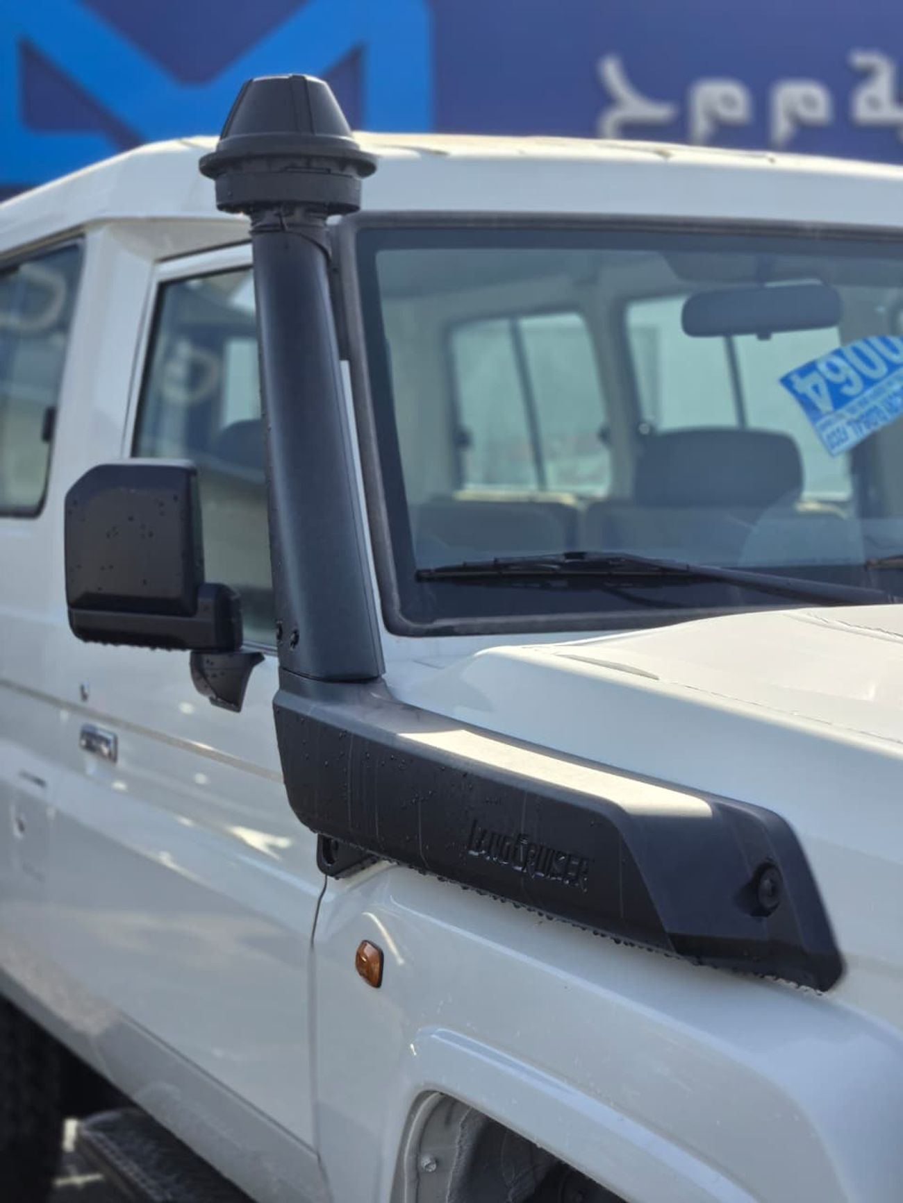 Toyota Land Cruiser 70 GRJ78 4.0L PETROL M/T 9 SEATER HARDTOP GCC SPECIFICATION