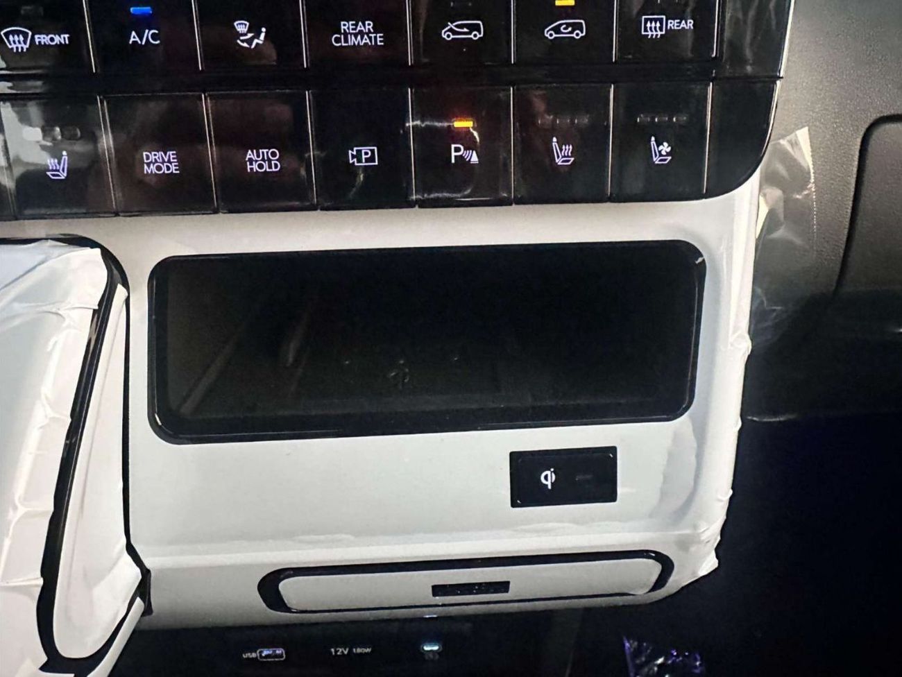 Hyundai Staria HYUNDAI STARIA 2.2L 4WD DIESEL MINIVAN 2025