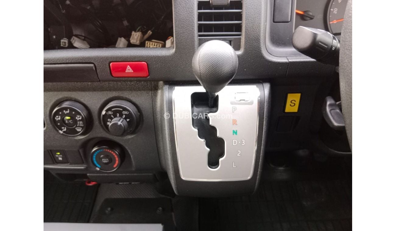 تويوتا هاياس TOYOTA HIACE VAN (AMBULANCE) RIGHT HAND DRIVE(PM53467)